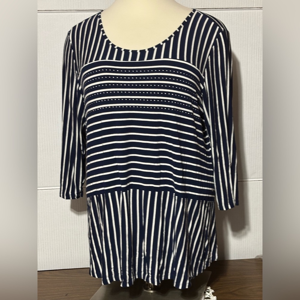 Avenue ladies size 26/28 navy stripes with bling top.